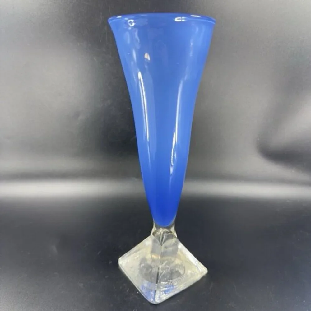 Willsea O'Brien Art Glass Trumpet Vase‎ Pyramid Funnel Blue Clear Bottom Signed